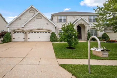 704 Cooper Way Dr, O'fallon, MO 63368