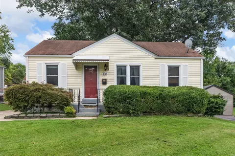 150 Saint Gregory Dr, Florissant, MO 63031