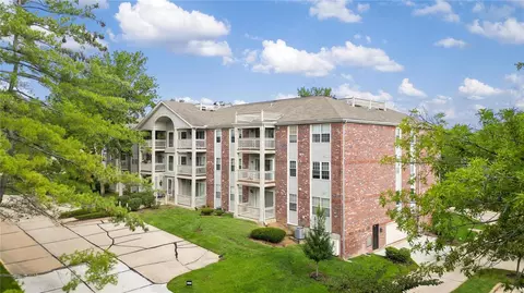 5353 N Kenrick Parke Dr #104, Saint Louis, MO 63119