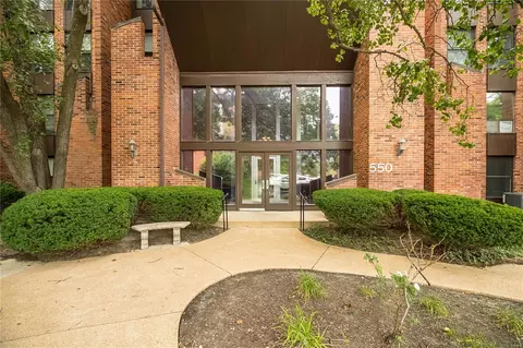 550 Coeur De Royale Dr #201, Saint Louis, MO 63141