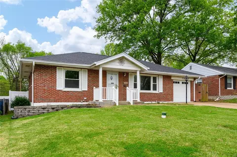6612 Laconia Dr, Saint Louis, MO 63123
