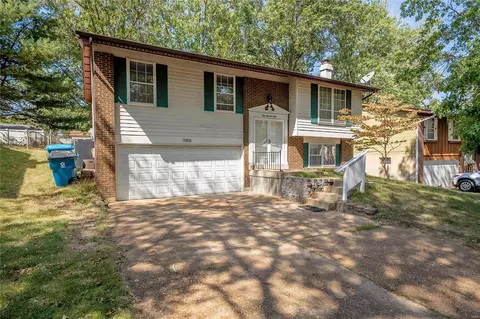 360 Towerwood Dr, Ballwin, MO 63021 photo 2