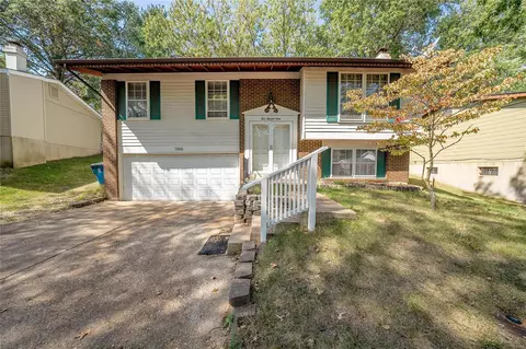360 Towerwood Dr, Ballwin, MO 63021