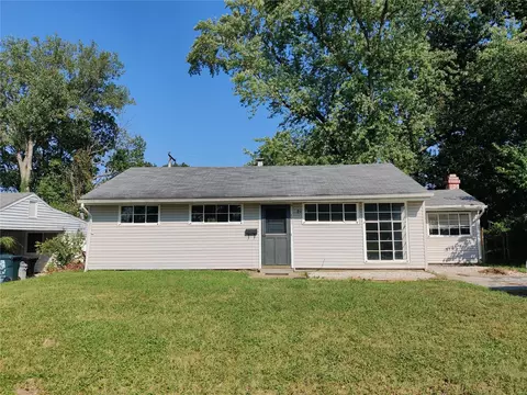 5530 Winchelsea Dr, Saint Louis, MO 63121