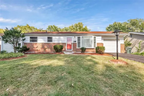 619 Lynn Haven Ln, Hazelwood, MO 63042