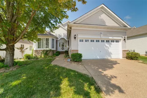 664 Falconcrest Dr, Lake Saint Louis, MO 63367