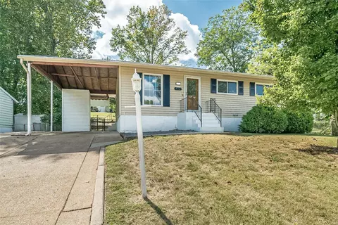 412 Fairwick Dr, Saint Louis, MO 63129