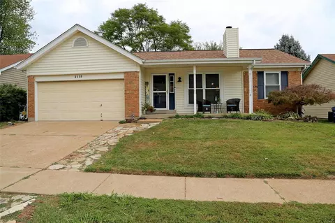 2115 Monks Hollow Dr, Florissant, MO 63031