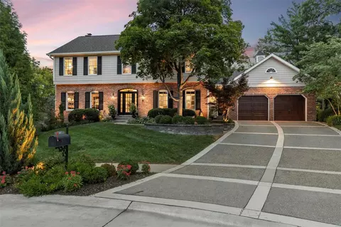 2610 Greenbriar Estates Ct, Saint Louis, MO 63122