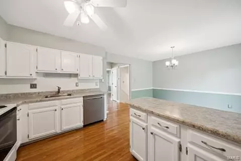 198 Carmel Woods Dr, Ellisville, MO 63021 photo 6
