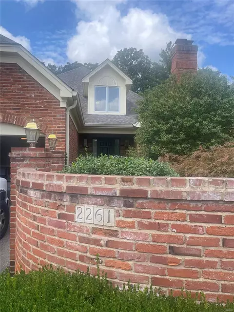 2261 Croydon Walk, Saint Louis, MO 63131