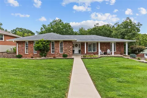 5422 Dantonaire Pl, Saint Louis, MO 63128