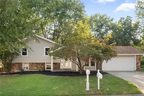 11 Armitage Dr, Saint Peters, MO 63376