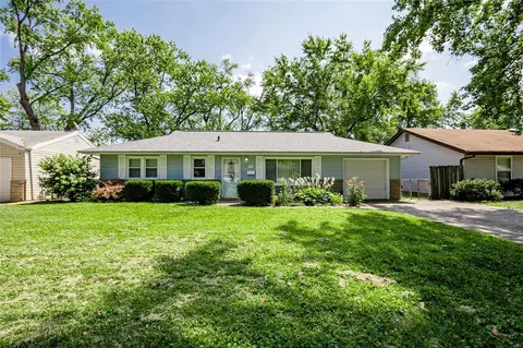 15 Elwood Ct, Florissant, MO 63031