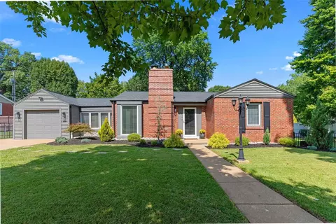 433 Sunningwell Dr, Saint Louis, MO 63119