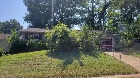 1014 Renshaw Dr, Saint Louis, MO 63135