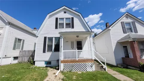 5330 West Ave, Saint Louis, MO 63116