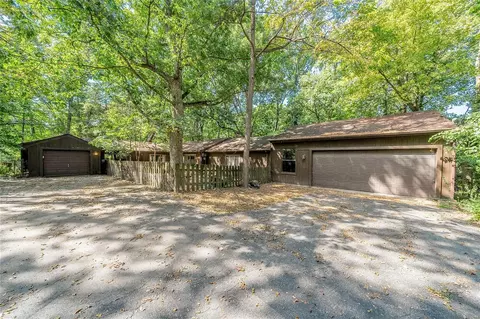 1525 Marshall Rd, Saint Louis, MO 63122