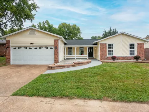 3553 Woodpath Dr, Florissant, MO 63031