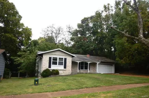 11620 Petite Chalet Dr, Saint Louis, MO 63138