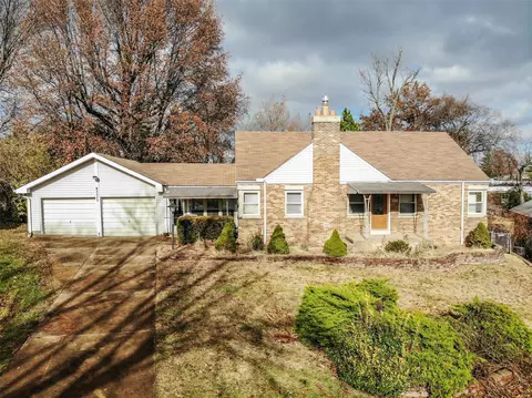 9929 Berwick Dr, Saint Louis, MO 63123