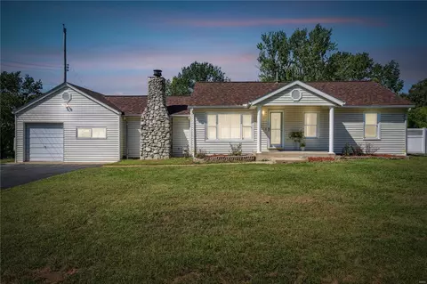5645 Heintz Rd, Saint Louis, MO 63129