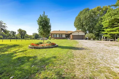 1436 Teson Rd, Hazelwood, MO 63042