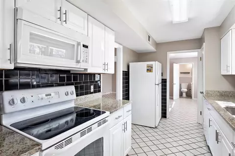 11001 Clayton Rd, Saint Louis, MO 63131 photo 22