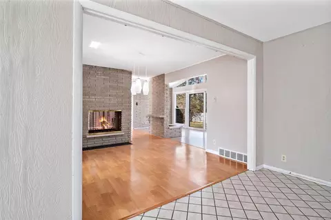 11001 Clayton Rd, Saint Louis, MO 63131 photo 16