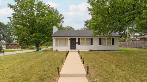 40 Fortune Ln, Saint Louis, MO 63122