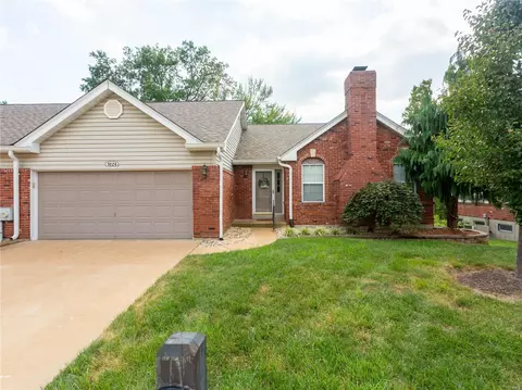 5124 Kennerly Place Dr, Saint Louis, MO 63128