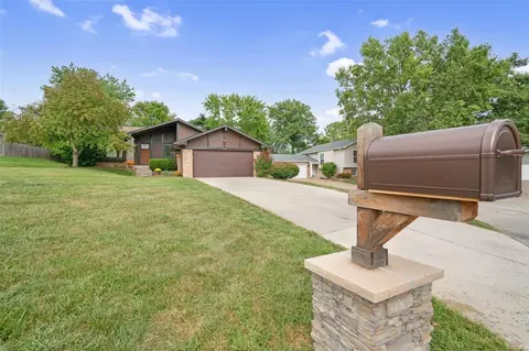 1404 Spring Wood Dr, Saint Peters, MO 63376