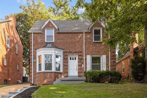 7656 Lindbergh Dr, Saint Louis, MO 63117