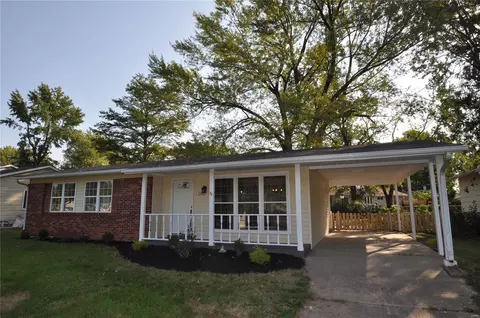 2140 Thunderbird Ave, Florissant, MO 63033