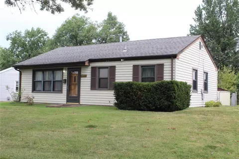 10227 Saint Arsene Ln, Saint Ann, MO 63074