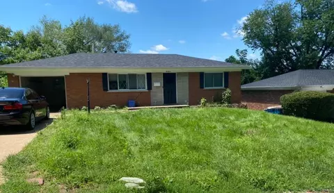 8775 Darnell Pl, Saint Louis, MO 63136