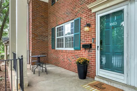 1663 E Swan Cir, Saint Louis, MO 63144