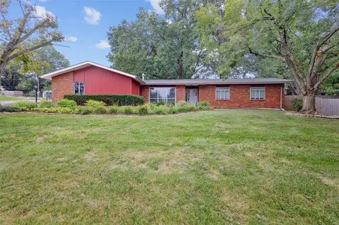 2730 Erb Rd, Saint Louis, MO 63129
