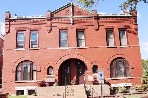 11 Henrietta Pl, Saint Louis, MO 63104