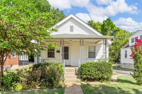 7053 Lindenwood Pl, Saint Louis, MO 63109