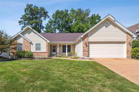 2745 Storm Lake Dr, Saint Louis, MO 63129