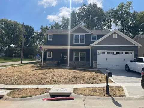 12100 Rose Mdws, Maryland Heights, MO 63043