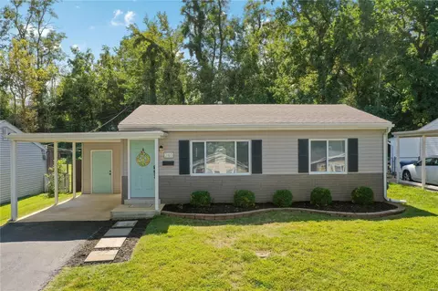240 Ballwin Ave, Ballwin, MO 63021