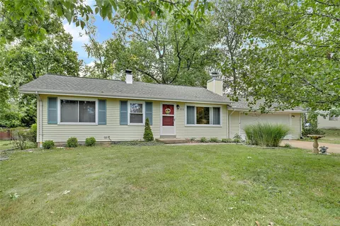 222 Victor Ct, Ballwin, MO 63021