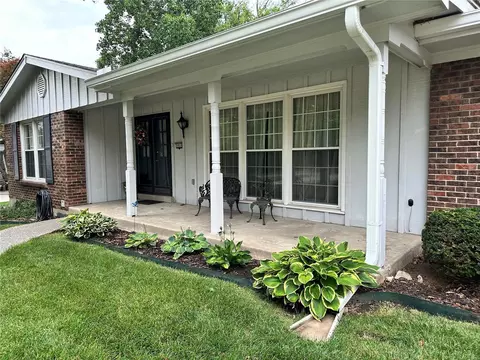 10559 Hackamore Ln, Sappington, MO 63128 photo 2