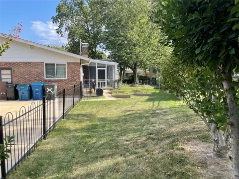 10559 Hackamore Ln, Sappington, MO 63128 photo 3