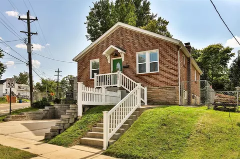 302 Bayless Ave, Saint Louis, MO 63125