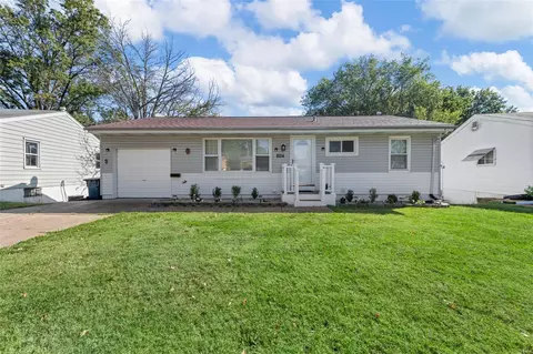 8104 General Sheridan Ln, Affton, MO 63123