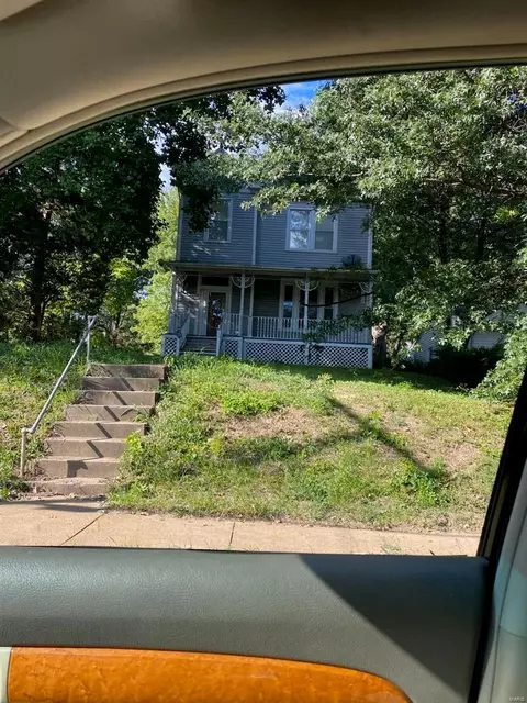 6831 Garner Ave, Saint Louis, MO 63139