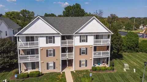 9744 Bexley Station Dr #I, Affton, MO 63123